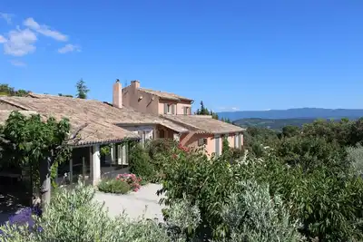 Image de Superbe propriété avec une piscine chauffée et une vue à couper le souffle!