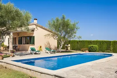 Image de Maison avec piscine privée, climatisation et Wifi