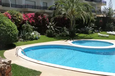 Image de Vilamoura, Bon emplacement avec vue sur la mer et des piscines