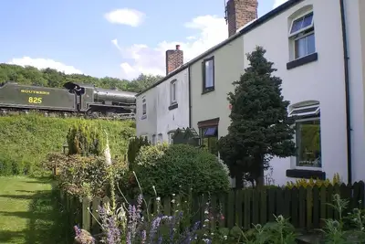 Image de Cottage de caractère dans un emplacement incroyable des trains à vapeur - consultez le calendrier Nymr