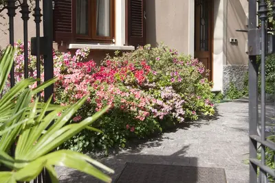 Image de Appartement Silencieux Dans Une Petite Maison Avec Jardin