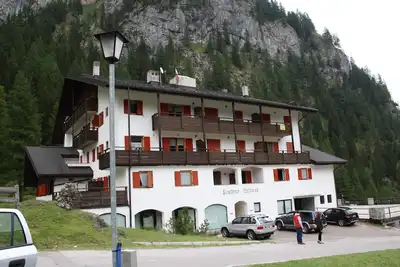 Image de Malga Ciapela Marmolada ski en hiver et prolifération en été
