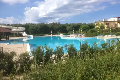 Image de Spacieux, aéré appartement rez de chaussée moderne avec terrasse et jardin privé