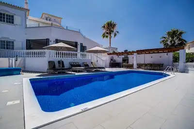 Image de Casa do Sol - 4 bedroom luxury villa with pool, Bbq area & sea views, Carvoeiro