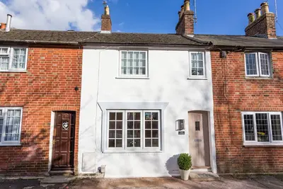 En vedette dans The Times, un chalet adapté aux enfants de 2 chambres à Christchurch, Dorset