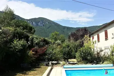Image de Superbe maison familiale avec piscine située à Mountain Valley