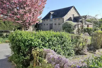 Image de Ancienne écurie rénovée avec goût, Piscine intérieur chauffée et jacuzzi