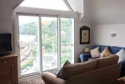 Image de Appartement élevé avec superbe vue sur la belle rivière Dart. Capacité d'accueil 6