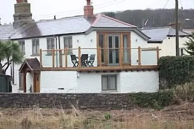 Image de Cottage rénové avec grand balcon donnant sur la rivière Neet