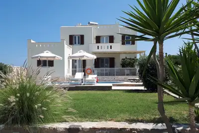 Image de Plaka, Villa  Vue Mer, Piscine Et Jardin Prive, 700 M. De La Plage De Plaka