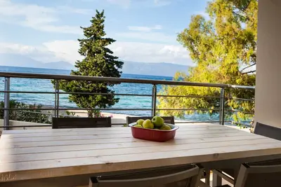Image de Condo Elia, Deluxe, Self Catered, Sea Front Apartment, à 10 mètres de la rive