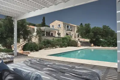 Image de Villa De Luxe avec piscine privée, jacuzzi, salle de jeux, terrain de boules et oliveraie