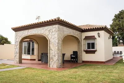 Image de Fully Airconditioned Beautiful villa with pool / Wi Fi - Close to Beach and Shop