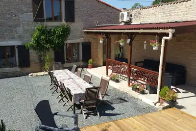 Image de Grange traditionnelle 12 pax, piscine 6. 5 x 4m, Marais Poitevin 1hr de la côte