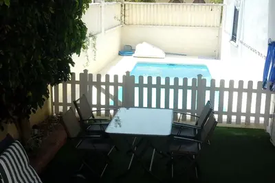 Villa avec piscine privée, terrasse et à moins de 80 mètres de la mer