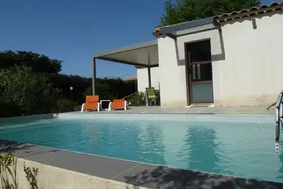 Image de Maison tres fonctionnelle av jardin et pinede- Piscine privée
