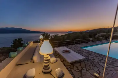 Image de Panoramique mer envoûtante et vue sur la montagne. . . de la piscine