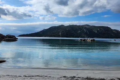 Image de Mini-Villa  baie de Santa Giulia \"pieds dans l'eau\" grand confort