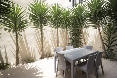 Image de Lovely Light Filled Apartment with Outdoor Patio