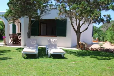 Image de Casa Barregas. Unifamiliar en Cap D'Artrutx, Menorca. Casa con jardĂn.
