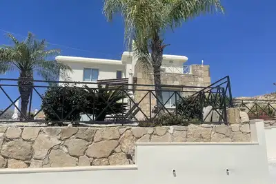 Image de Villa individuelle contemporaine de 3 chambres et piscine privée à Kouklia Village