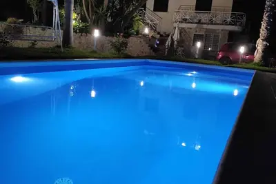Image de appartement dans villa avec piscine