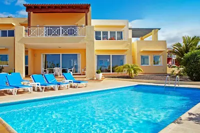 Image de Magnifique villa individuelle avec 5 chambres, piscine privée, Wi-Fi, jardin tropical