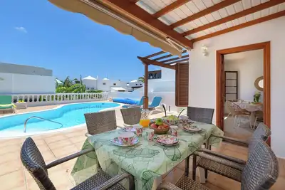 Villa Eric à Puerto Del Carmen avec piscine privée