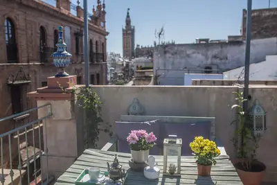 Image de Penthouse impressionnant avec terrasses et vue sur la cathédrale. Excellent emplacement