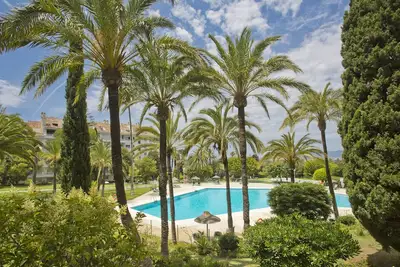 Image de Large 2 bedroom/2 bathroom apartment close to Marbella and beach.
