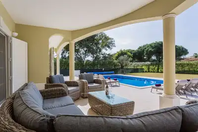 Image de Villa familiale de luxe avec vue sur le 1er green du golf de VilaSol, grande piscine et bar!