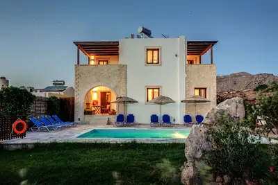 Aeolus family villa, private pool, stunning sea views, Wifi, 5min from beach