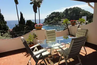 Image de Appartement élégant au coeur de la mer de Taormina avec des vues spectaculaires!