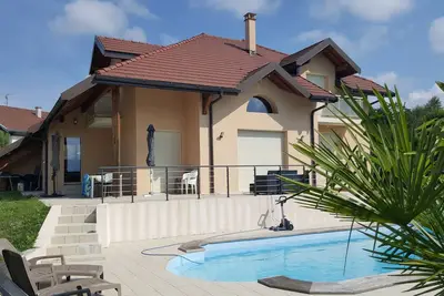 Image de A 5km du lac d'Annecy, grande villa avec piscine, terrasses et jardin clôturé