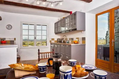 Image de Maison magnifiquement restaurée dans un fort médiéval avec terrasse et vue imprenable