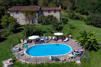 Image de villa de campagne avec piscine, jardin et wi-fi excellent pour les familles et les groupes