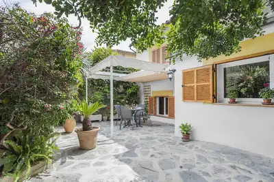 Image de Belle propriété moderne avec terrasse privée très proche de la plage. Wifi Gratuit
