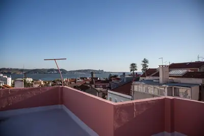 Image de Appartement élégant dans un quartier attrayant au bord de la rivière de Lisbonne