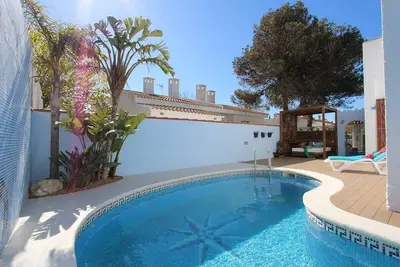 Image de Casa Marinera, Idéal pour vos vacances, proche de la mer, wifi gratuit, air climatisé en option, piscine privée, animeaux de compagnie autorisés, plage pour chiens