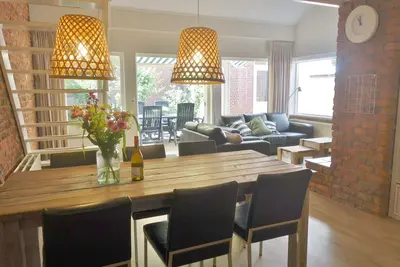Chalet confortable, 6 personnes, jardin, parking, à 200 mètres de la plage