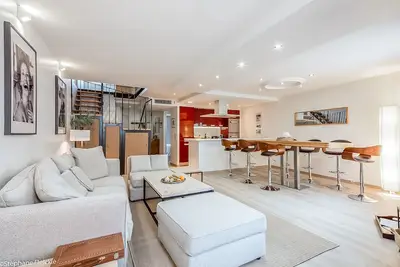 Image de Super emplacement - Duplex 4 chambres, à 200 mètres du Palais