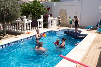 Image de Grande maison de ville du XVIe siècle à Osuna avec un jardin et une piscine