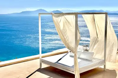 Image de Villa indépendante avec piscine privée près de la plage de sable et du village pittoresque.