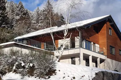 Image de Chalet moderne 5 chambres dont 2 suites, piscine privative, sauna et jacuzzi