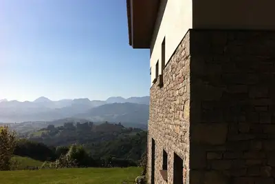 Maison élégante avec de belles vues entre mer et montagnes