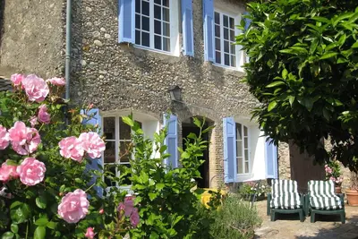 Image de Maison Maison Azur Charmante 17ème siècle Village Avec Flower Garden