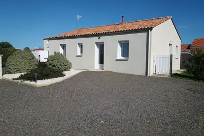 Image de Maison 2 chambres + 1 couchage salon proche commerce 7 km plages