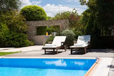 Image de Villa front de mer Aeriko-Nefeli avec vue imprenable et piscine priv��e.