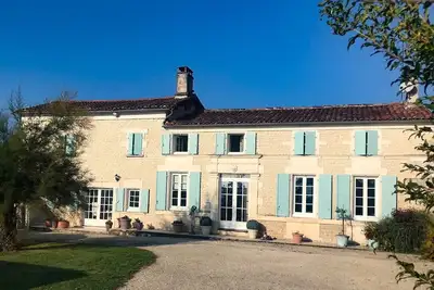 Image de Villa traditionnelle charentaise près de Cognac, avec piscine privée chauffée et jardin