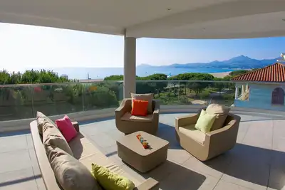 Image de Luxueux appartement - Sur la plage -Grande terrasse 30 m2- Wifi-